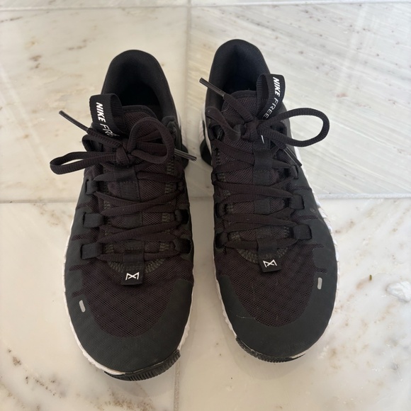 Nike | Metcon Training Sneakers | W7 - Picture 2 of 7